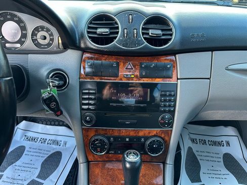 Used 2009 Mercedes-Benz CLK 350 Coupe image 19