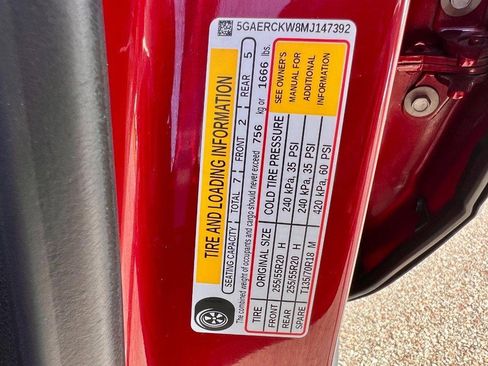 Used 2021 Buick Enclave Premium w/ Sun and Sites Package image 32