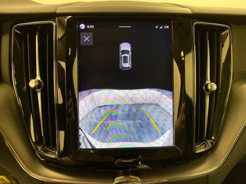 Used 2025 Volvo XC60 B5 Core AWD/4WD image 13