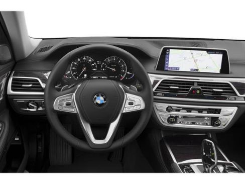Used 2019 BMW 750i xDrive w/ Luxury Rear Seating Package AWD/4WD image 10