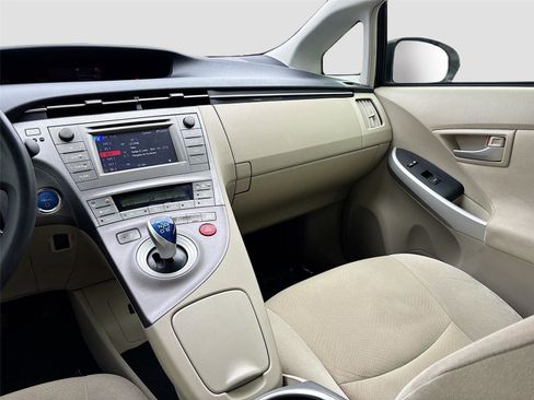 Used 2015 Toyota Prius Two FWD image 21