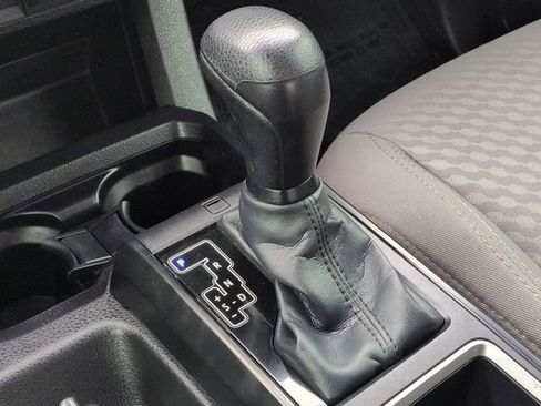 Certified 2022 Toyota Tacoma SR AWD/4WD image 22