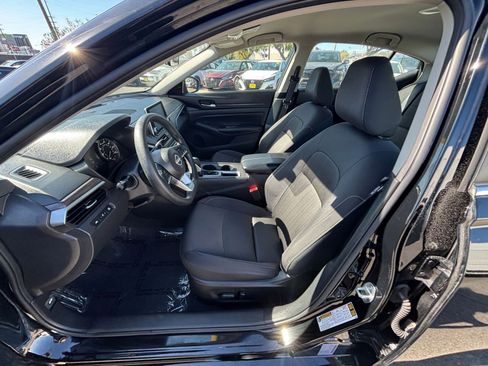 Used 2025 Nissan Altima 2.5 SV FWD image 27