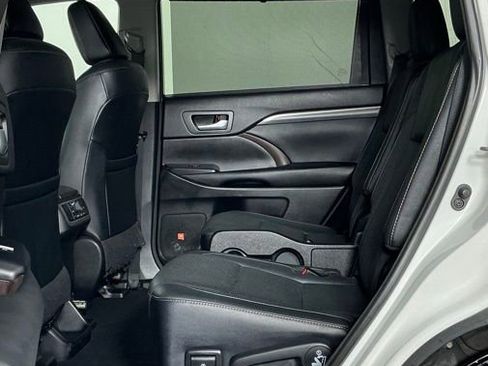 Used 2017 Toyota Highlander Limited FWD image 21