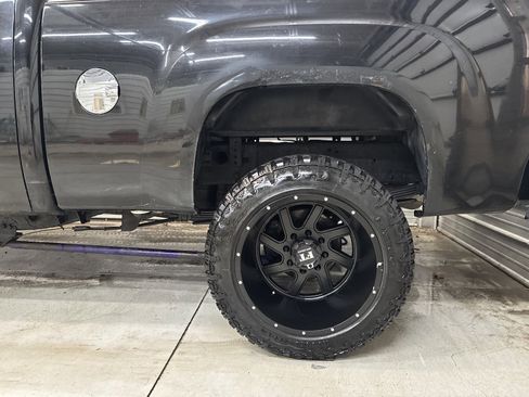 Used 2007 GMC Sierra 2500 SLE w/ Z71 Off-Road Package image 6