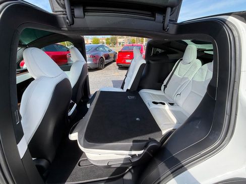 Used 2022 Tesla Model X image 23