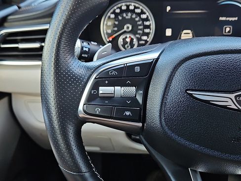 Used 2025 Genesis G70 2.5T image 16