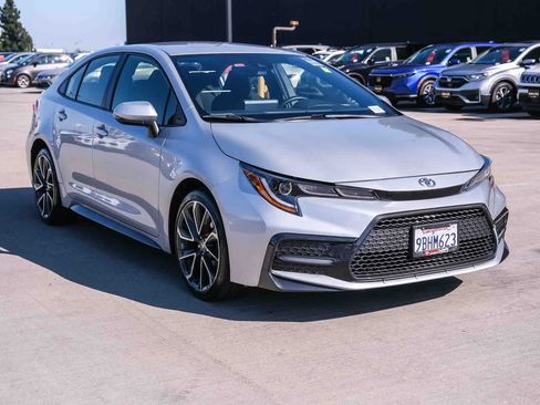 Certified 2022 Toyota Corolla SE FWD image 3