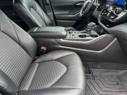 Used 2024 Toyota Highlander XSE AWD/4WD image 23