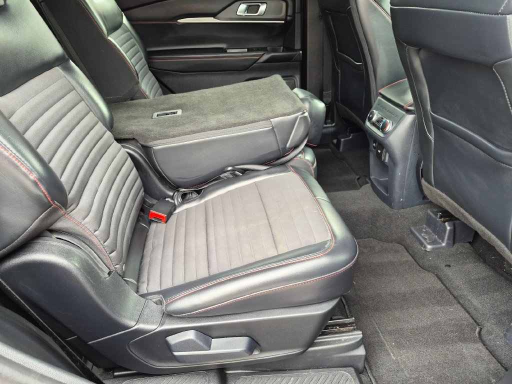 Used 2025 Ford Explorer ST-Line w/ ST-Line Street Pack AWD/4WD image 28