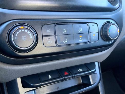 Used 2017 Chevrolet Colorado W/T image 34