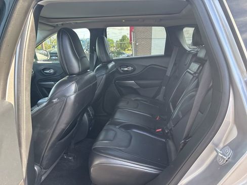 Used 2019 Jeep Cherokee Limited AWD/4WD image 10