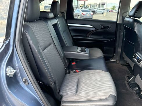 Used 2019 Toyota Highlander Plus AWD/4WD image 18