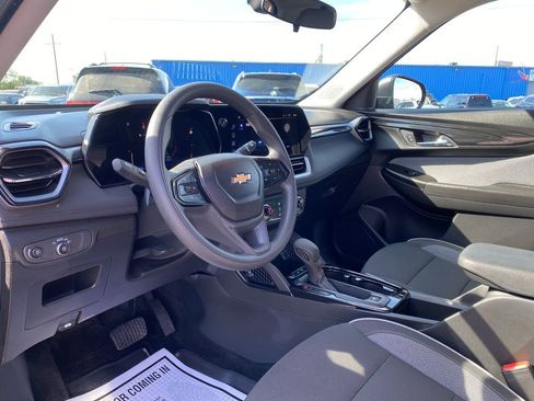 Used 2024 Chevrolet TrailBlazer LS w/ LS Convenience Package AWD/4WD image 9