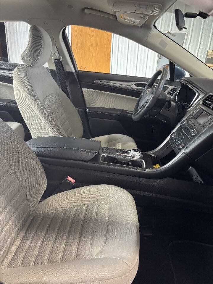 Used 2018 Ford Fusion S FWD image 5