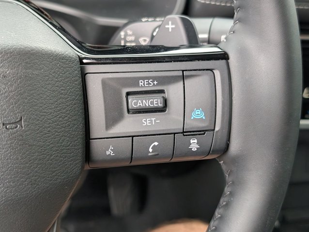Used 2025 Nissan Rogue SL w/ SL Premium Package FWD image 19