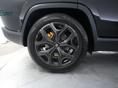 Used 2025 Rivian R1S Premium AWD/4WD image 22