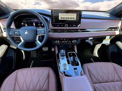 New 2025 Mitsubishi Outlander SEL image 5