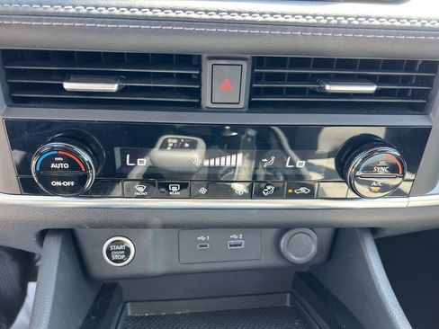 Used 2023 Nissan Rogue SV AWD/4WD image 24