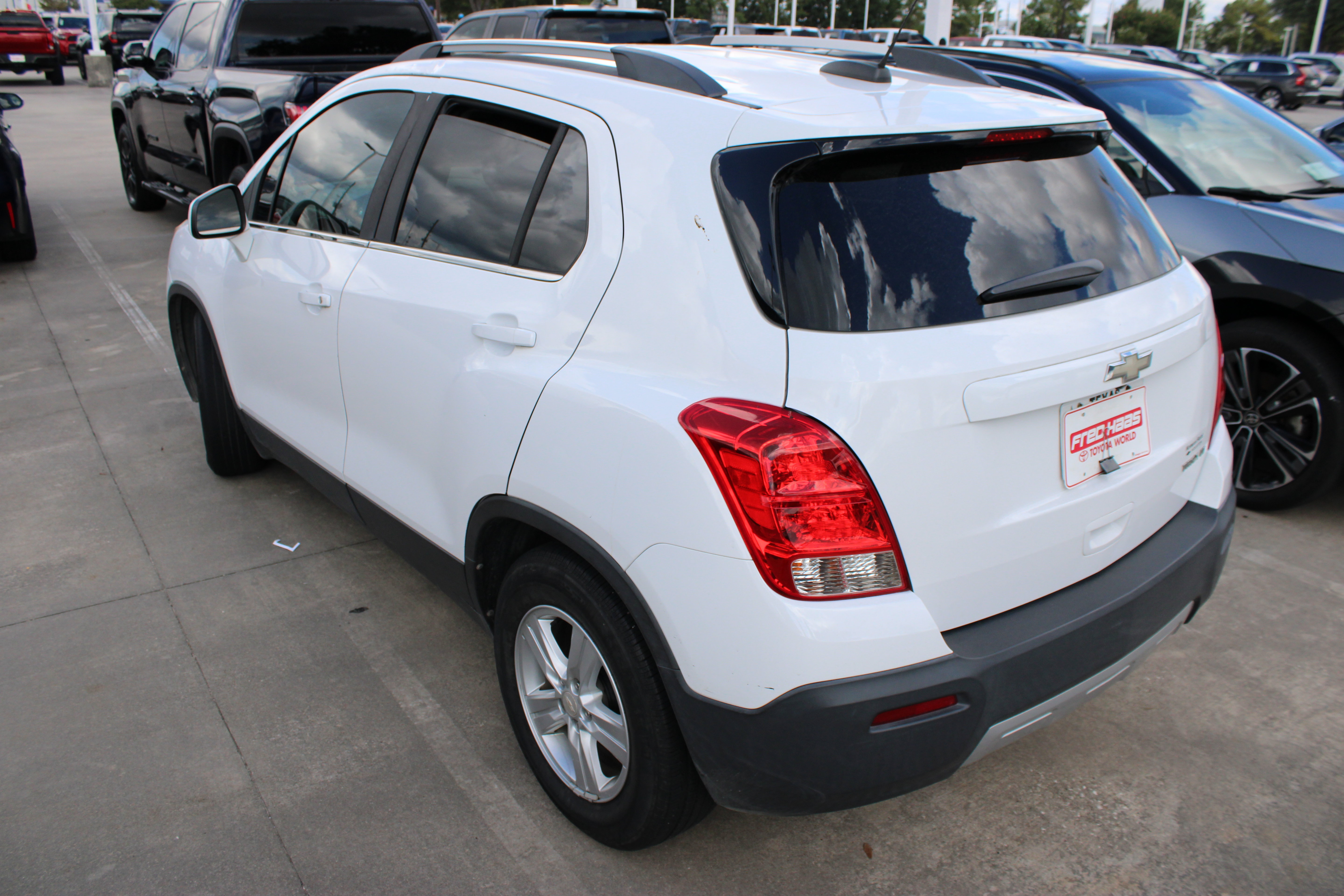 Used 2016 Chevrolet Trax LT w/ LT Sun and Sound Package FWD image 6