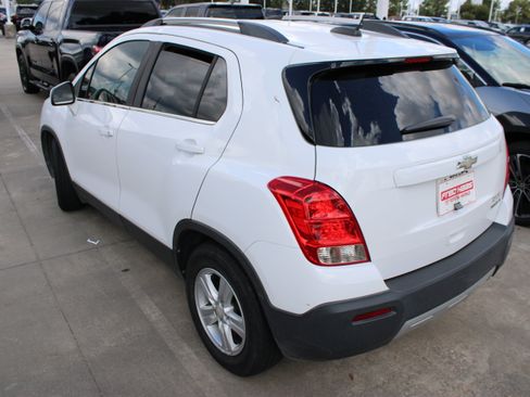 Used 2016 Chevrolet Trax LT w/ LT Sun and Sound Package FWD image 6