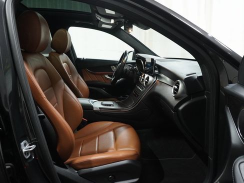 Used 2022 Mercedes-Benz GLC 300 4MATIC image 13