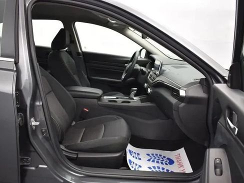 Used 2025 Nissan Altima 2.5 SV FWD image 16