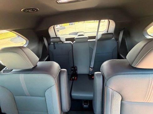Used 2024 GMC Acadia AT4 w/ Luxury Package AWD/4WD image 16