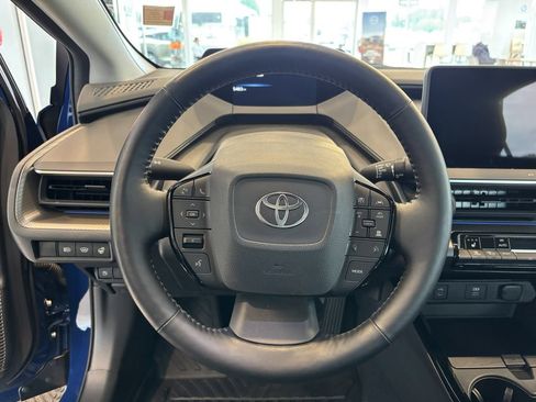 Used 2025 Toyota Prius XLE FWD image 17