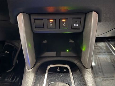 Used 2024 Toyota Corolla Cross XLE image 30