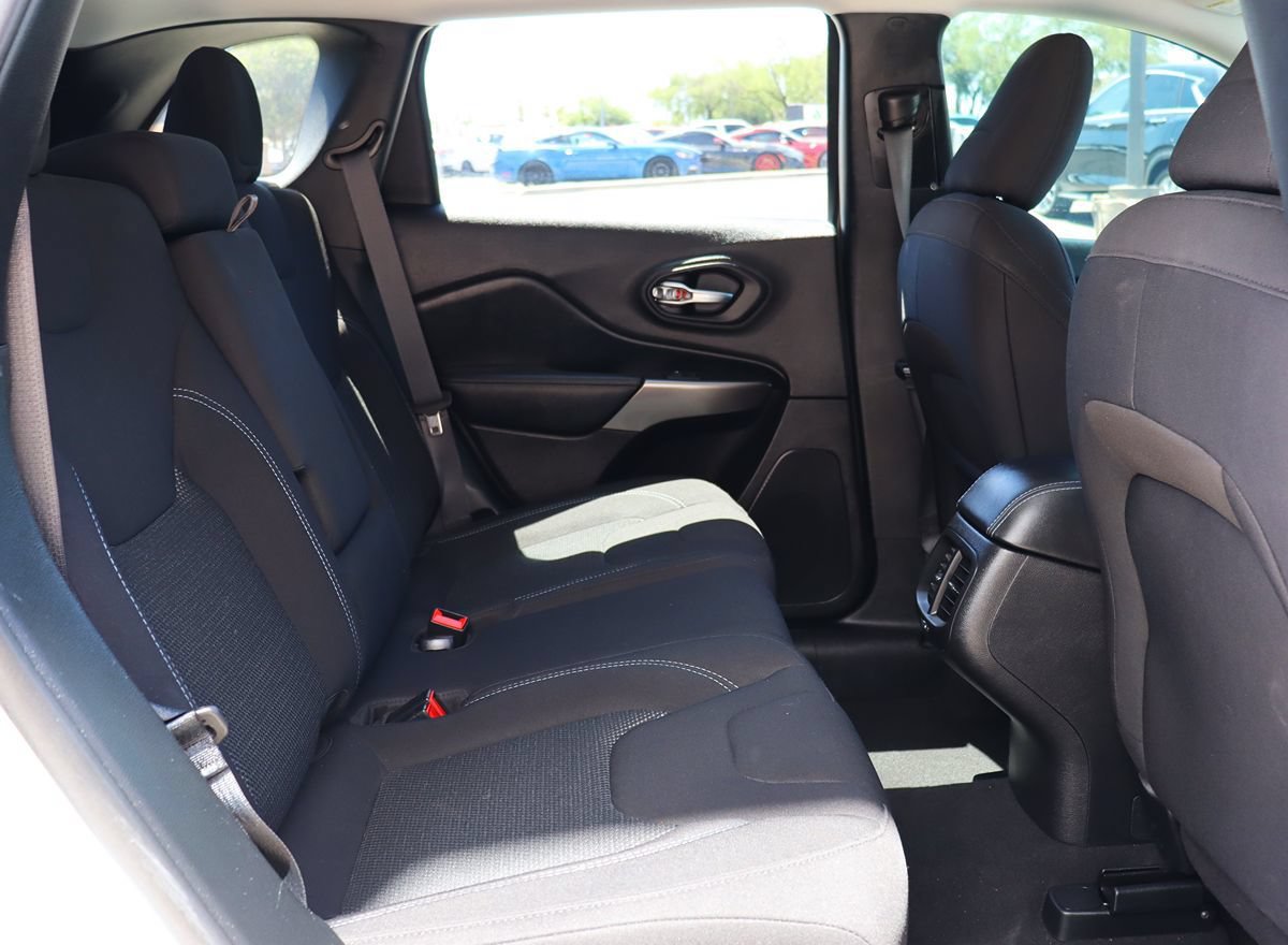 Used 2020 Jeep Cherokee Latitude FWD image 27