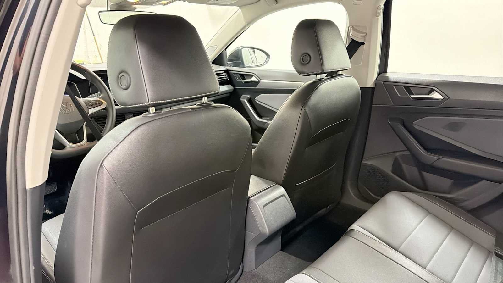 Used 2025 Volkswagen Jetta SE FWD image 24