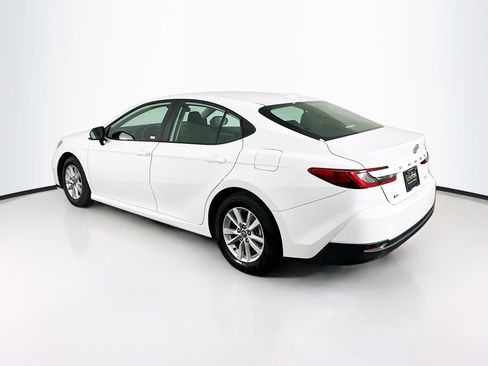 Used 2025 Toyota Camry LE image 5