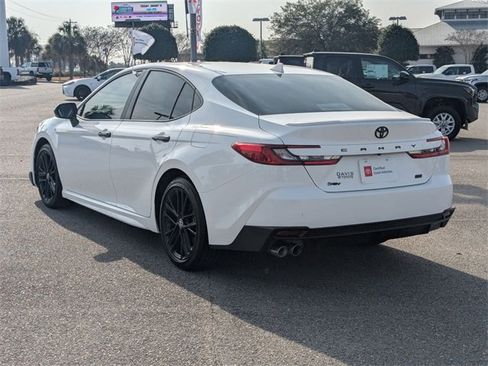 Certified 2025 Toyota Camry SE image 5