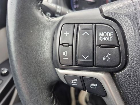 Used 2016 Toyota Highlander Limited image 23