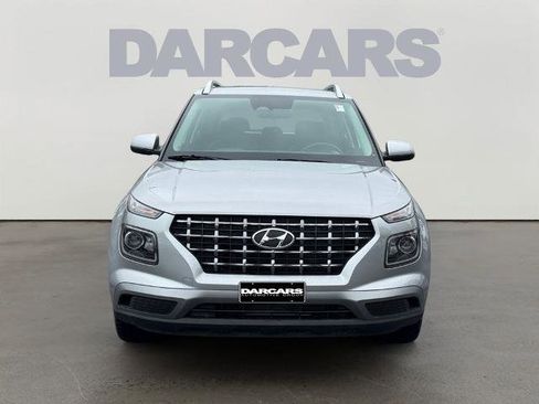 Used 2023 Hyundai Venue SEL FWD image 2