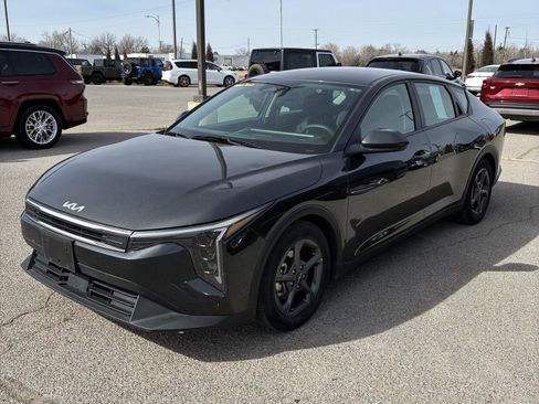 Used 2025 Kia K4 LXS image 1