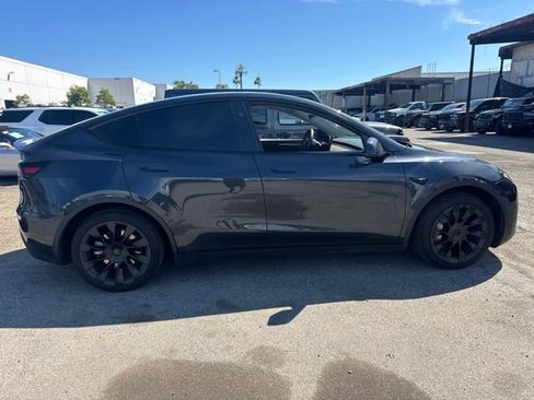 Used 2024 Tesla Model Y Long Range RWD image 4