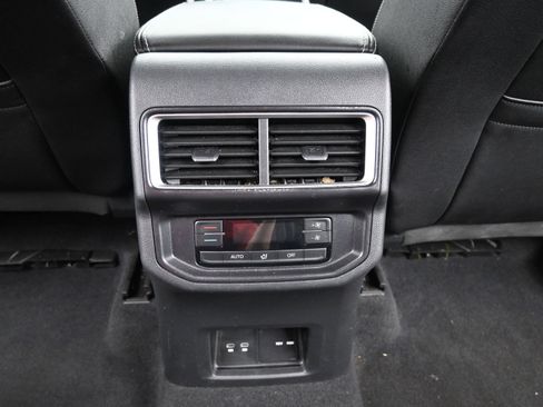 Used 2025 Volkswagen Atlas SE AWD/4WD image 14
