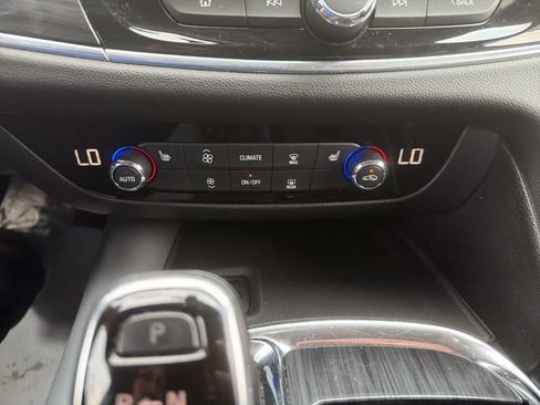 Used 2021 Buick Enclave Essence w/ LPO, Hit The Road Package AWD/4WD image 27