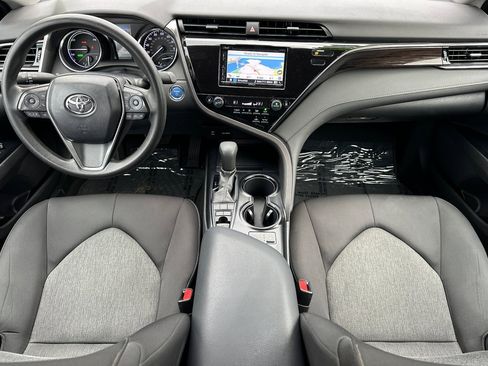 Used 2019 Toyota Camry LE image 10