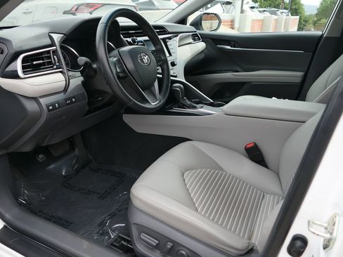 Used 2018 Toyota Camry SE image 13