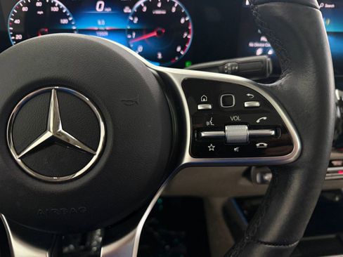 Used 2023 Mercedes-Benz GLB 250 image 30