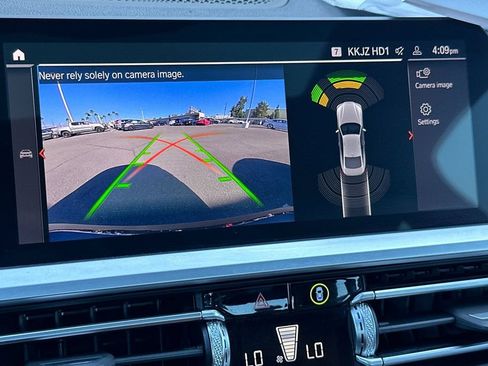 Used 2023 BMW 430i Coupe w/ Premium Package image 21