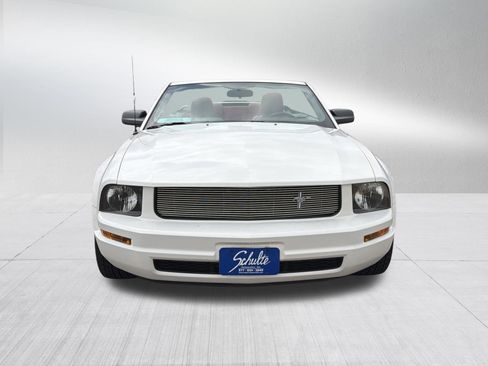 Used 2006 Ford Mustang Convertible RWD image 2