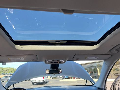 Used 2018 Chevrolet Traverse LT w/ LPO, Black Accent Package FWD image 27