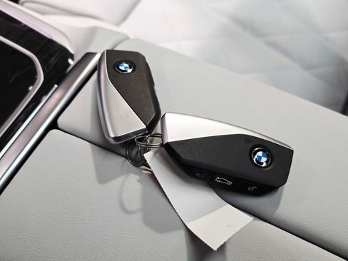 Used 2025 BMW X5 xDrive40i w/ M Sport Package image 31