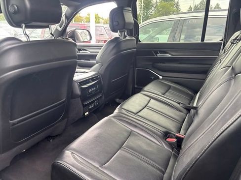 Certified 2024 Jeep Wagoneer L Series III w/ Flexible Seating Group AWD/4WD image 8