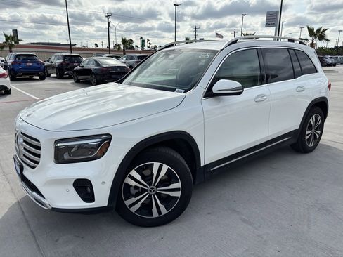 Used 2025 Mercedes-Benz GLB 250 4MATIC w/ Winter Package image 3