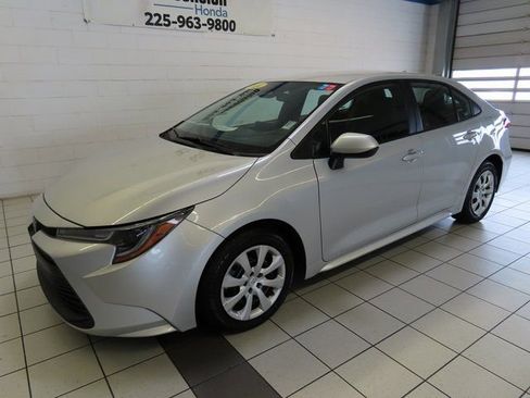 Used 2024 Toyota Corolla LE image 2